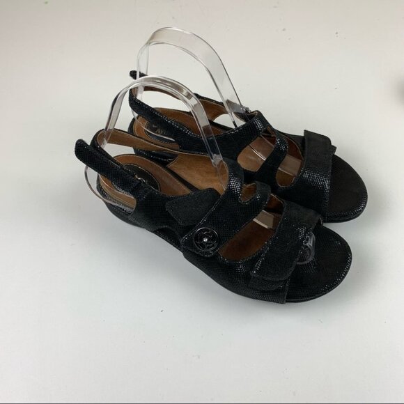 CLARKS Artisan I Black Leather I Sandal - Picture 2 of 12
